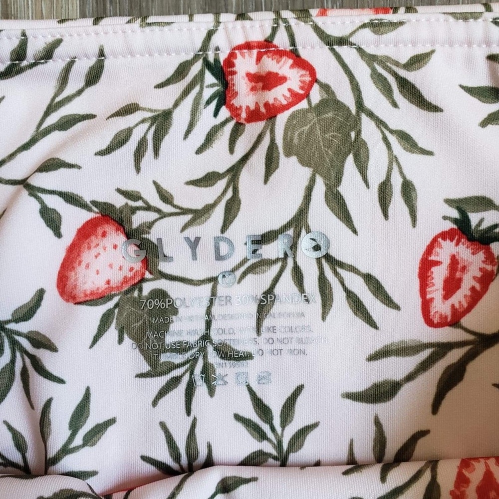 NWT GLYDER SULTRY LEGGING PRINT STRAWBERRY VINES. - Picture 4 of 10
